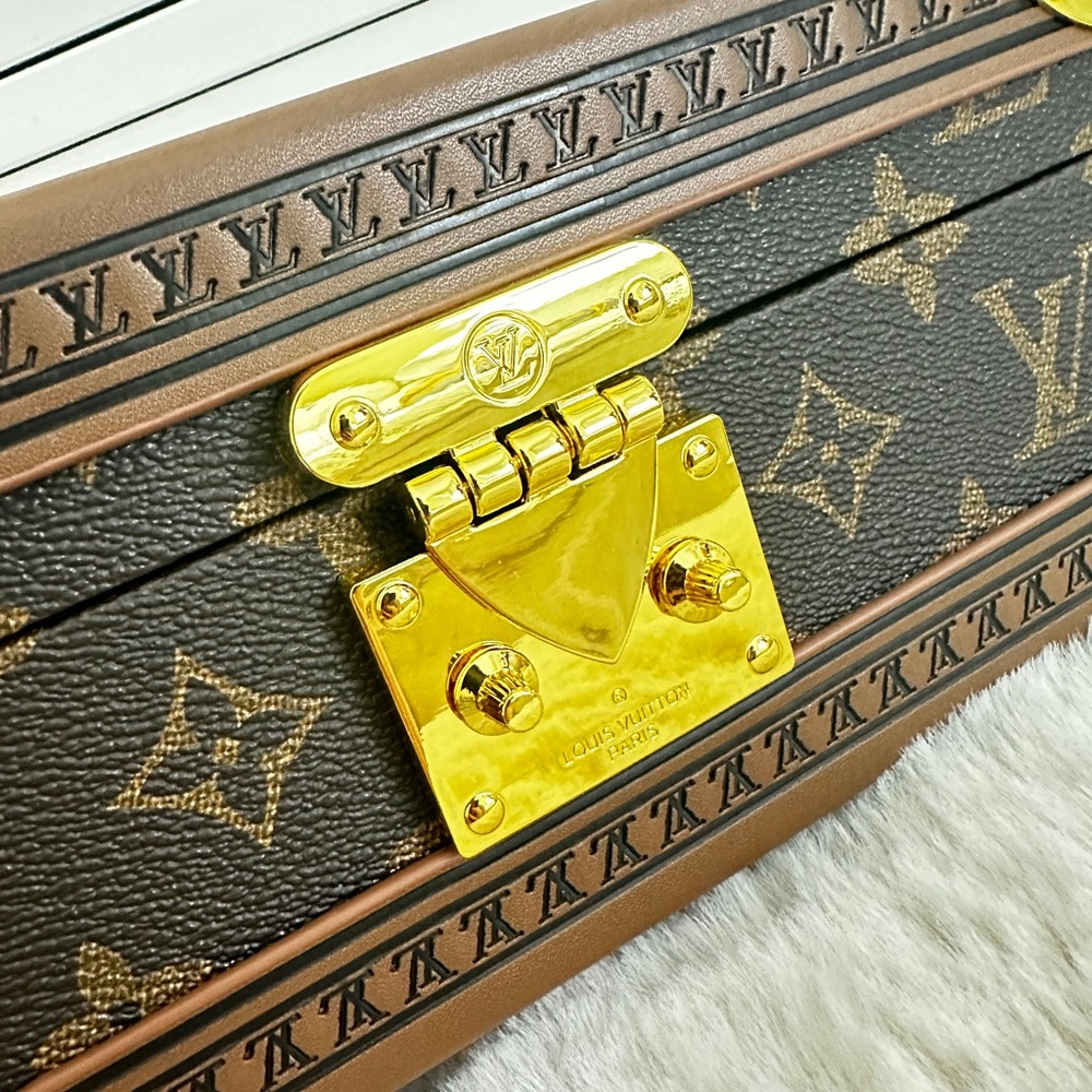 Brown Pattern Tissue Holder with Gold Accents for Coffee Table, Buffet Table - Picture 12 of 12